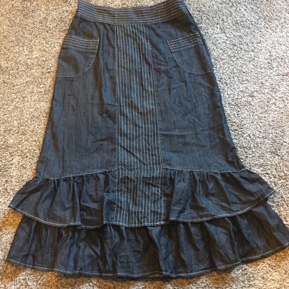 Dresses & Skirts - Ladies black denim skirt with white stitching